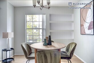 960 N Alfred St in Los Angeles, CA - Building Photo - Building Photo