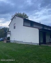 438 Oak Knoll Dr in Englishtown, NJ - Building Photo - Building Photo
