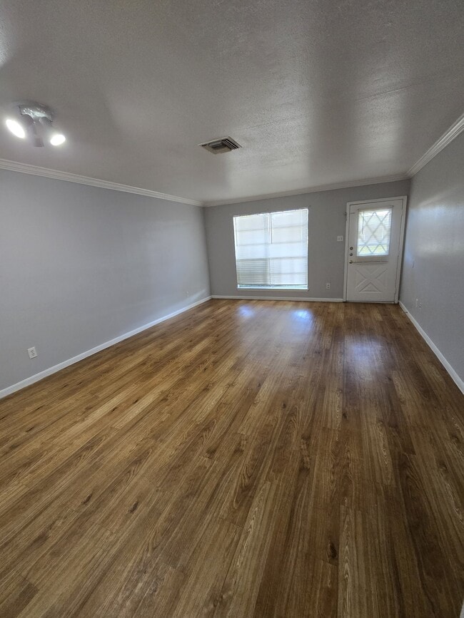 1229 Lyric Ln in Pasadena, TX - Foto de edificio - Building Photo