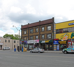 3295 Yonge St in Toronto, ON - Building Photo - Building Photo