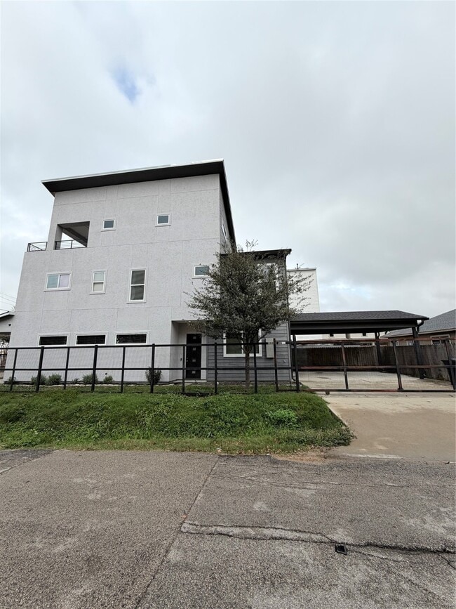 property at 202 N York St