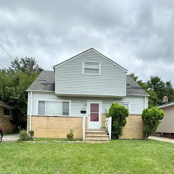 4753 E 177th St in Cleveland, OH - Building Photo