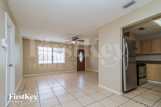 516 Gaspar Ave in Deltona, FL - Foto de edificio - Building Photo