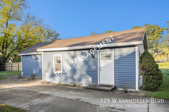 729 W Van Hoesen Blvd in Portage, MI - Building Photo - Building Photo