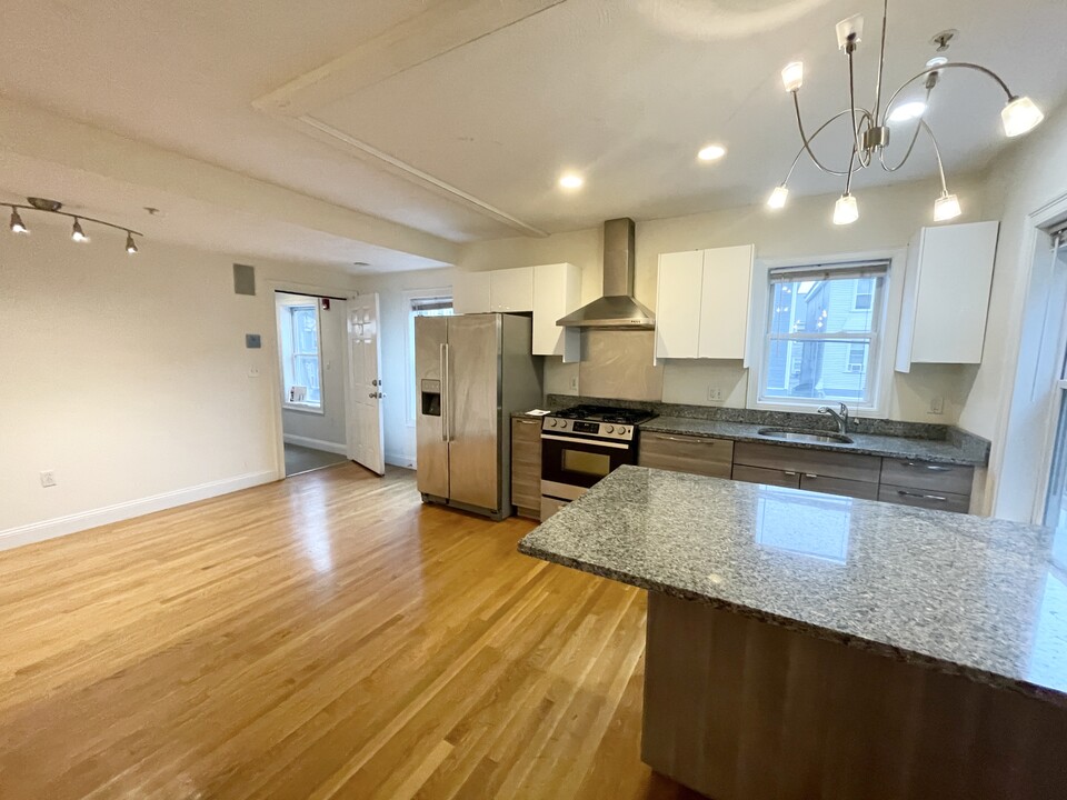 128 Hillside St, Unit 1 in Boston, MA - Building Photo