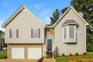 154 Chief Ct in Rockmart, GA - Building Photo