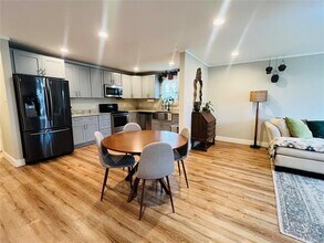 2840 Oakdale St in Dallas, TX - Building Photo - Building Photo