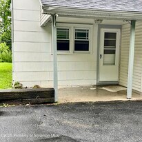 208 1st St in Dalton, PA - Building Photo