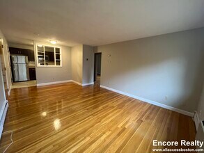 278 Grove St in Newton, MA - Building Photo - Building Photo