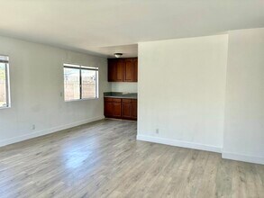 21725 Dracaea Ave, Unit 1 in Moreno Valley, CA - Foto de edificio - Building Photo