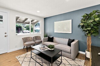 1730 115th St S in Parkland, WA - Foto de edificio - Building Photo