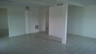 17849 San Carlos Blvd Apartamentos