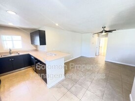 714 N Freeman St in Oceanside, CA - Building Photo