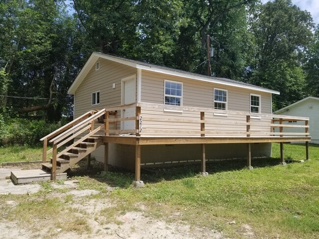 property at 2212 S Landing Rd