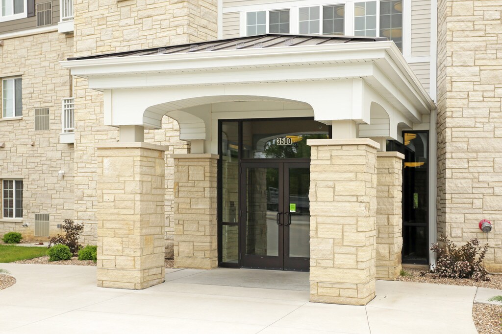 Riverview Place Condos Apartments in Cedar Rapids, IA