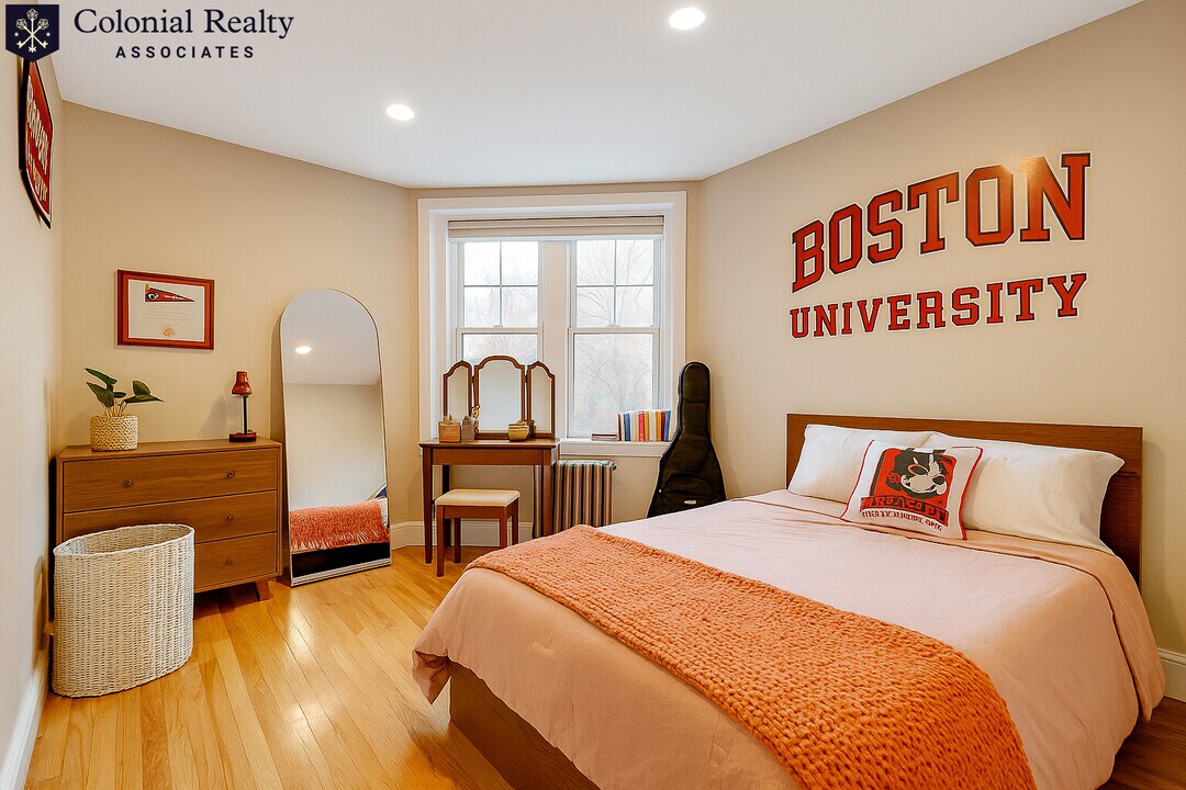 328 St Paul St in Brookline, MA - Building Photo