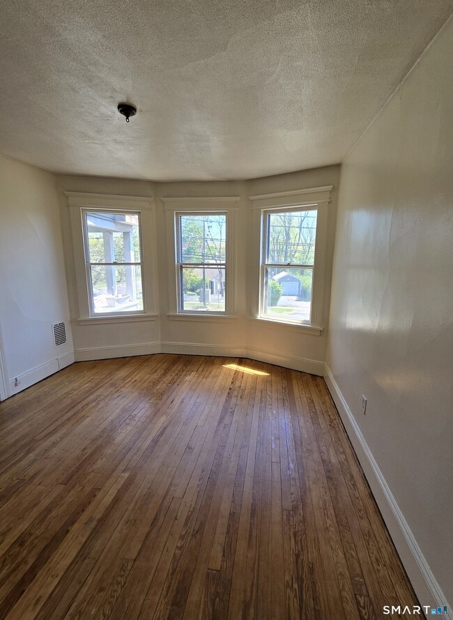 985 Huntington Rd in Stratford, CT - Building Photo - Building Photo