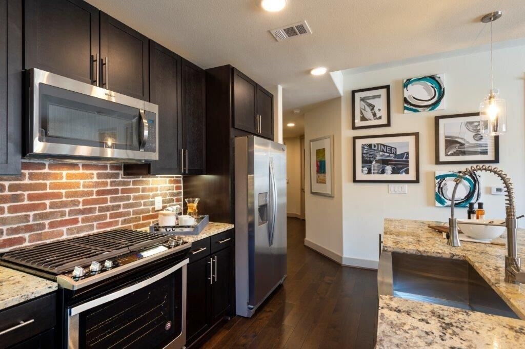 699 Capitol St in Houston, TX - Building Photo