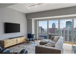 929 Portland Ave in Minneapolis, MN - Building Photo - Building Photo