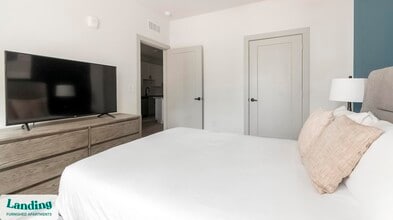 1148 N Main St, Unit 131 in Jacksonville, FL - Foto de edificio - Building Photo