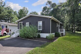 15 Cedar Ct in Englishtown, NJ - Building Photo - Building Photo