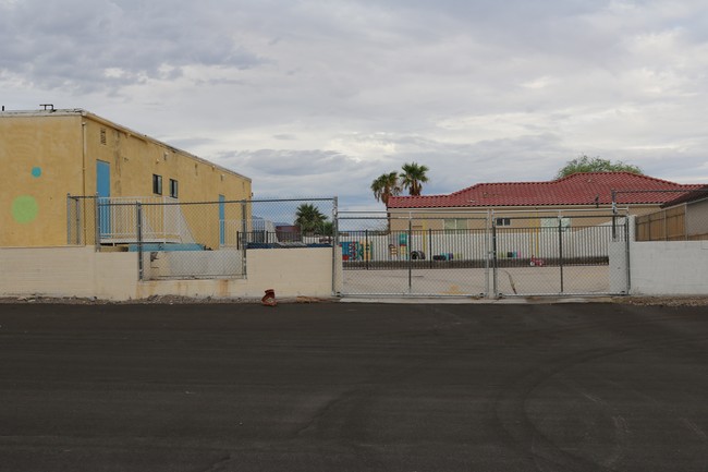 1558-1568 Sierra Vista Dr in Bullhead City, AZ - Building Photo - Building Photo