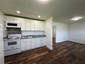 2321 Madison St in Hollywood, FL - Building Photo - Building Photo