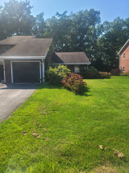 106 Quail Dr in Kingston, NY - Building Photo