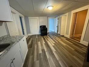 242 E High St, Unit 248-1 in Manchester, NH - Foto de edificio - Building Photo