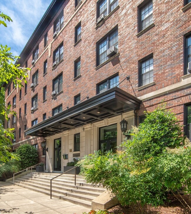 Parkway Apartments in Washington, DC - Foto de edificio - Building Photo