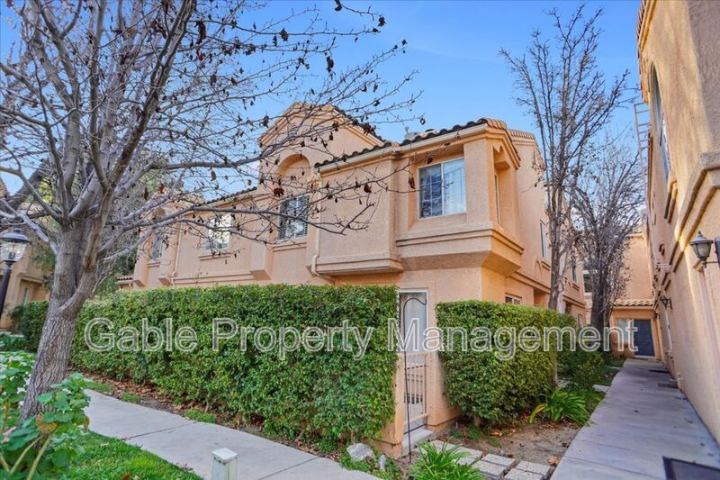 25242 Steinbeck Ave in Stevenson Ranch, CA - Building Photo