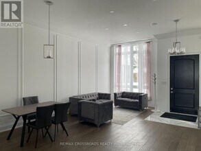 89 Cadorna Ave in Toronto, ON - Building Photo - Building Photo