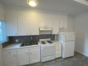 26 Westminister Avenue, in Venice, CA - Building Photo - Interior Photo