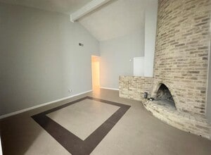 115 Stubblefield Dr in Elgin, TX - Building Photo - Building Photo