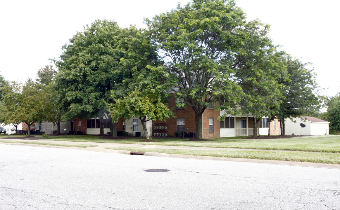 Williamsburg Apartments in Canton, OH - Building Photo