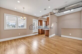 868 E 4th St, Unit #3 in Boston, MA - Building Photo - Building Photo