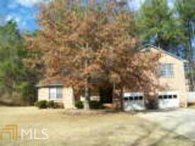 5906 Summerglen Ln in Atlanta, GA - Building Photo