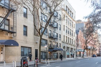 402 W 45th St in New York, NY - Foto de edificio - Building Photo