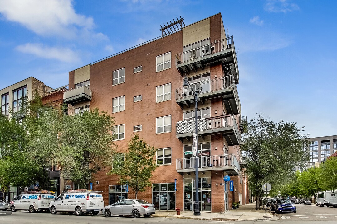 6 N May St in Chicago, IL - Building Photo