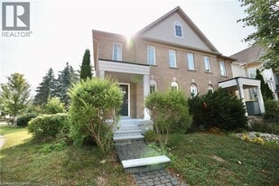 625 Eastbridge Blvd in Waterloo, ON - Building Photo
