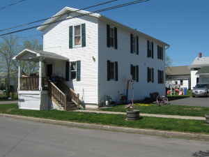 34 Foster St in Canandaigua, NY - Foto de edificio