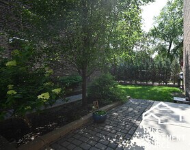 2013 N Hoyne Ave, Unit 1F in Chicago, IL - Building Photo - Building Photo
