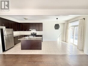 328 Roy Harper Ave in Aurora, ON - Building Photo - Building Photo