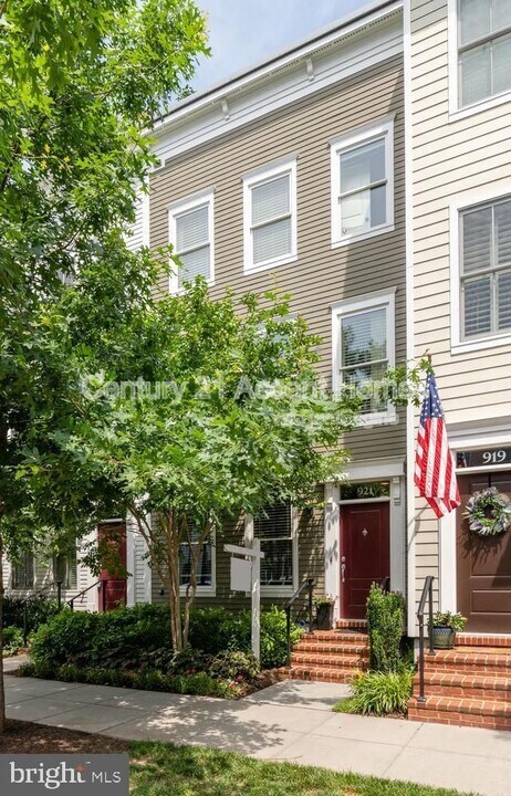 921 N Alfred St in Alexandria, VA - Building Photo