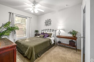 Refugio Place in San Antonio, TX - Building Photo - Building Photo