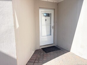 84 Taylor Ave in Norwalk, CT - Foto de edificio - Building Photo