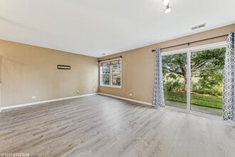 1670 Mansfield Ct in Roselle, IL - Building Photo - Building Photo
