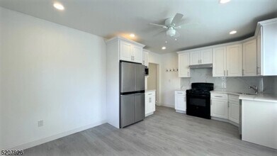 17 Mechanic St in Millburn, NJ - Building Photo - Building Photo