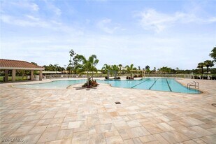 8625 Gleneagle Way in Naples, FL - Building Photo
