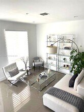 10265 NW 63rd Terrace in Doral, FL - Building Photo - Building Photo